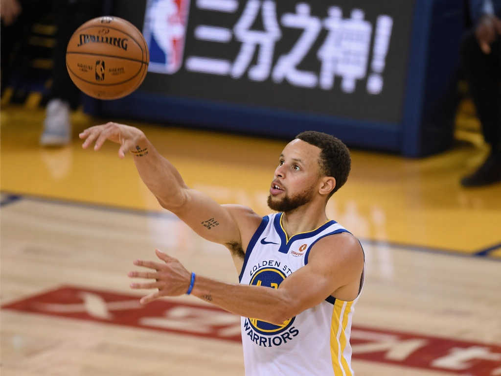 2月28日库里日,三分之神狂飙12记三分+52分,震撼全场! 2月28日库里日,三分之神狂飙12记三分+52分,震撼全场!